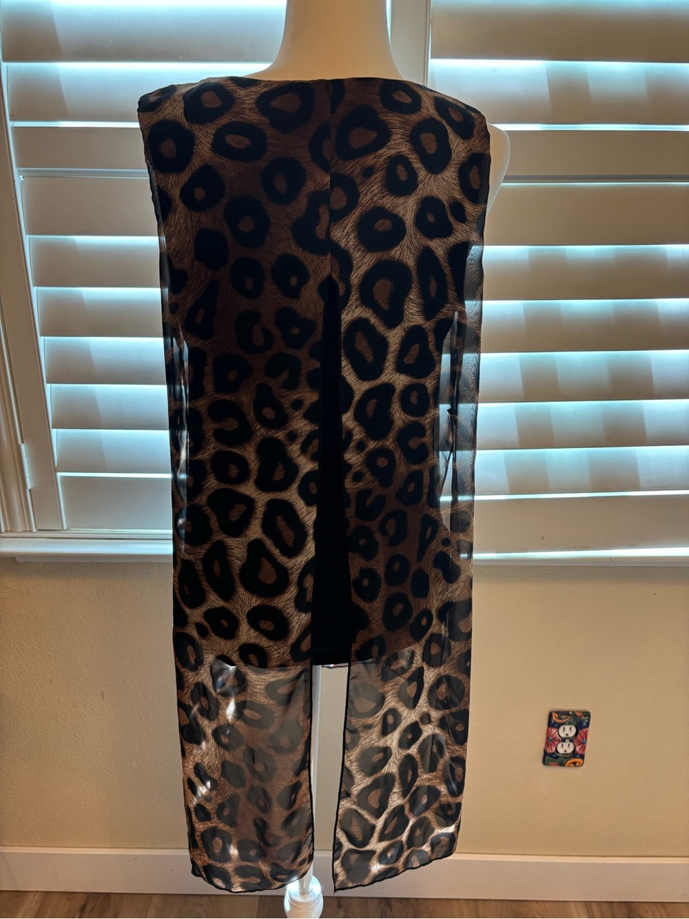 Sleeveless V-Neck Leopard Print Tunic Top - Brown/Black - Picture 7 of 7